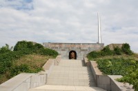 Памятник-обелиск героям обороны Луганска
