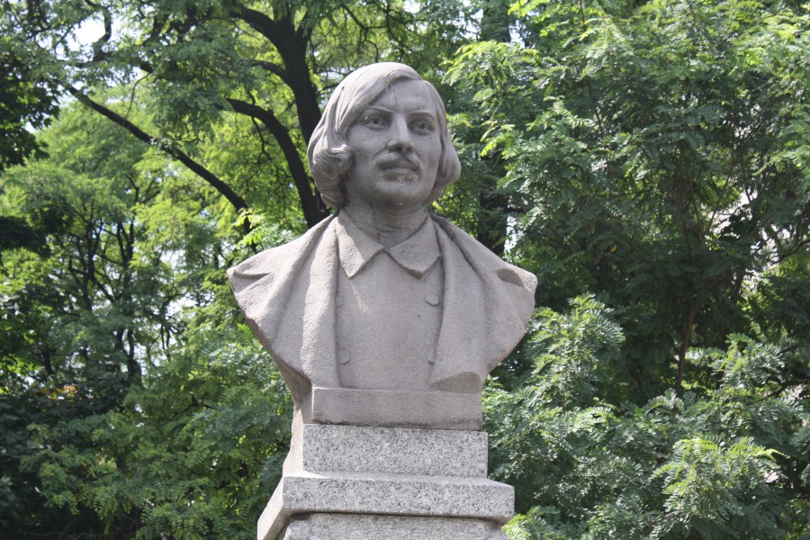 Гоголь переехал. Памятник Гоголю в Киеве.