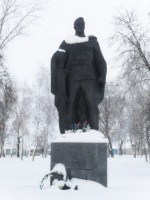 Братская могила советских воинов, партизан и памятный знак погибшим землякам
