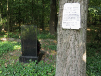Могила жертв терору нацистів