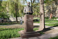 Люльєву Леву Веніаміновичу пам’ятник
