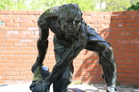 Скульптура «Камінь - зброя пролетаріату»