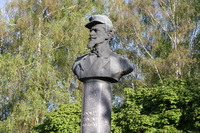 Домбровському Ярославу пам’ятник