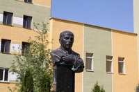 Коцюбинському Михайлу Михайловичу пам’ятник (педуніверситет)