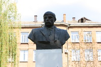 Шевченку Тарасу Григоровичу пам’ятник біля гімназії № 30